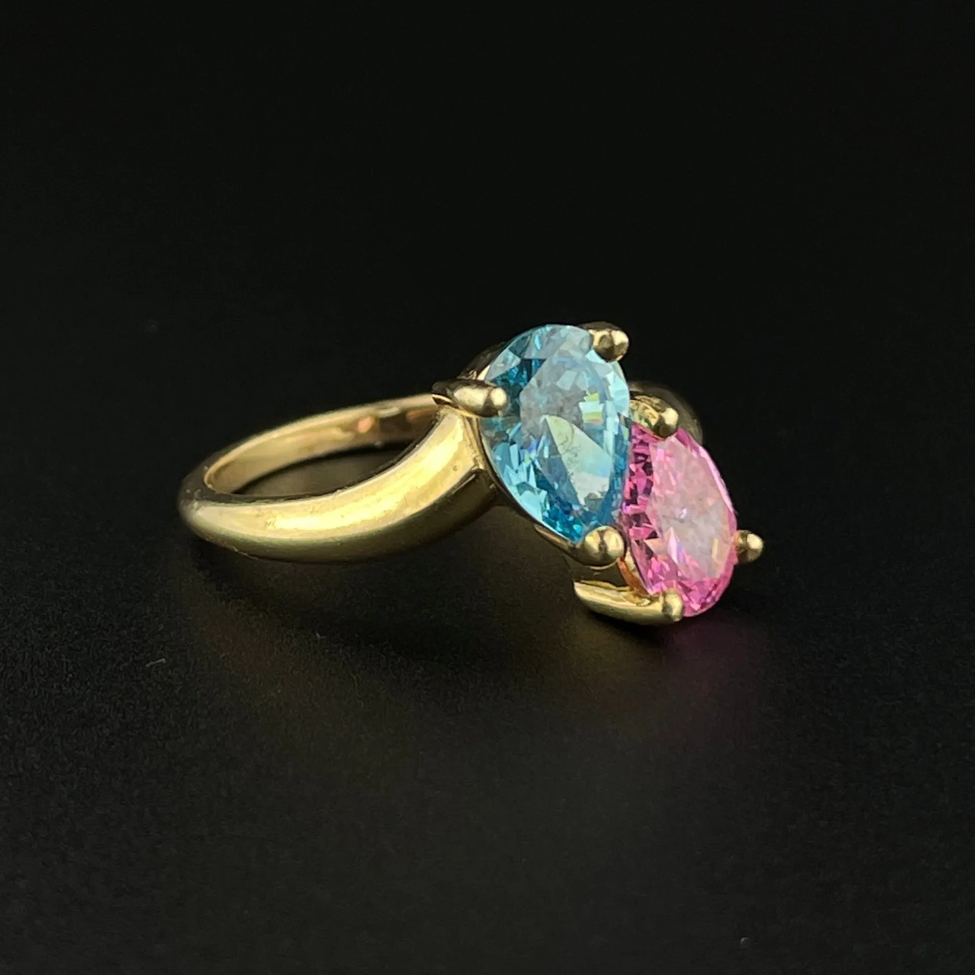 14K Gold Simulated Pink Sapphire Blue Topaz Bypass Ring, Sz 7 3/4