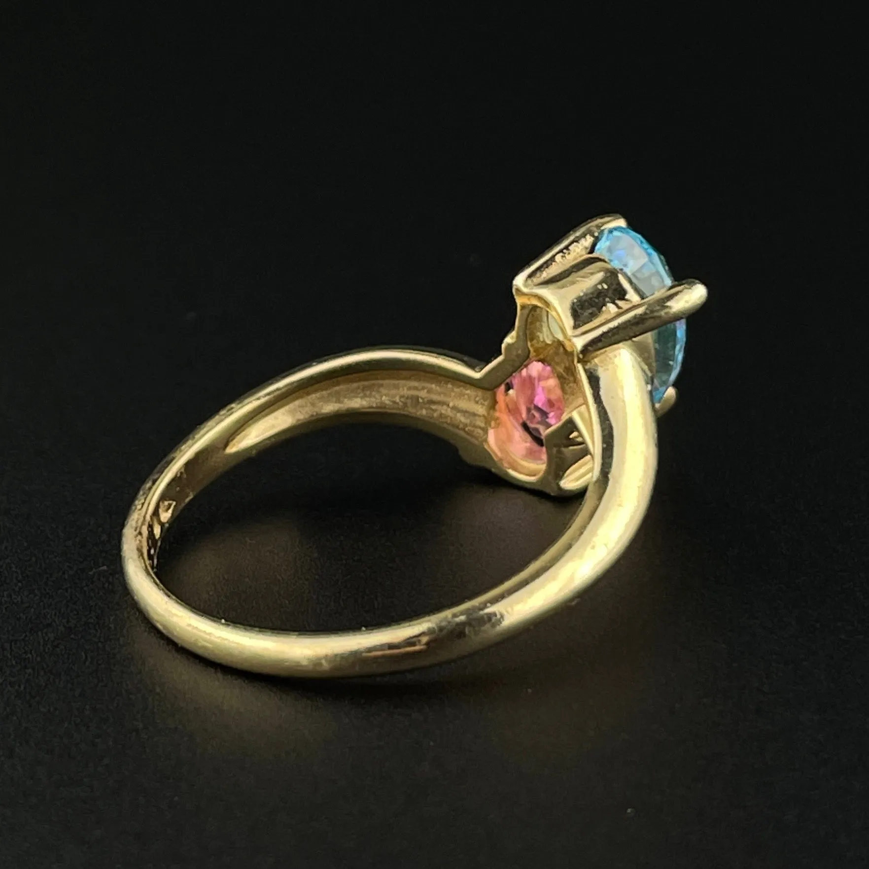 14K Gold Simulated Pink Sapphire Blue Topaz Bypass Ring, Sz 7 3/4