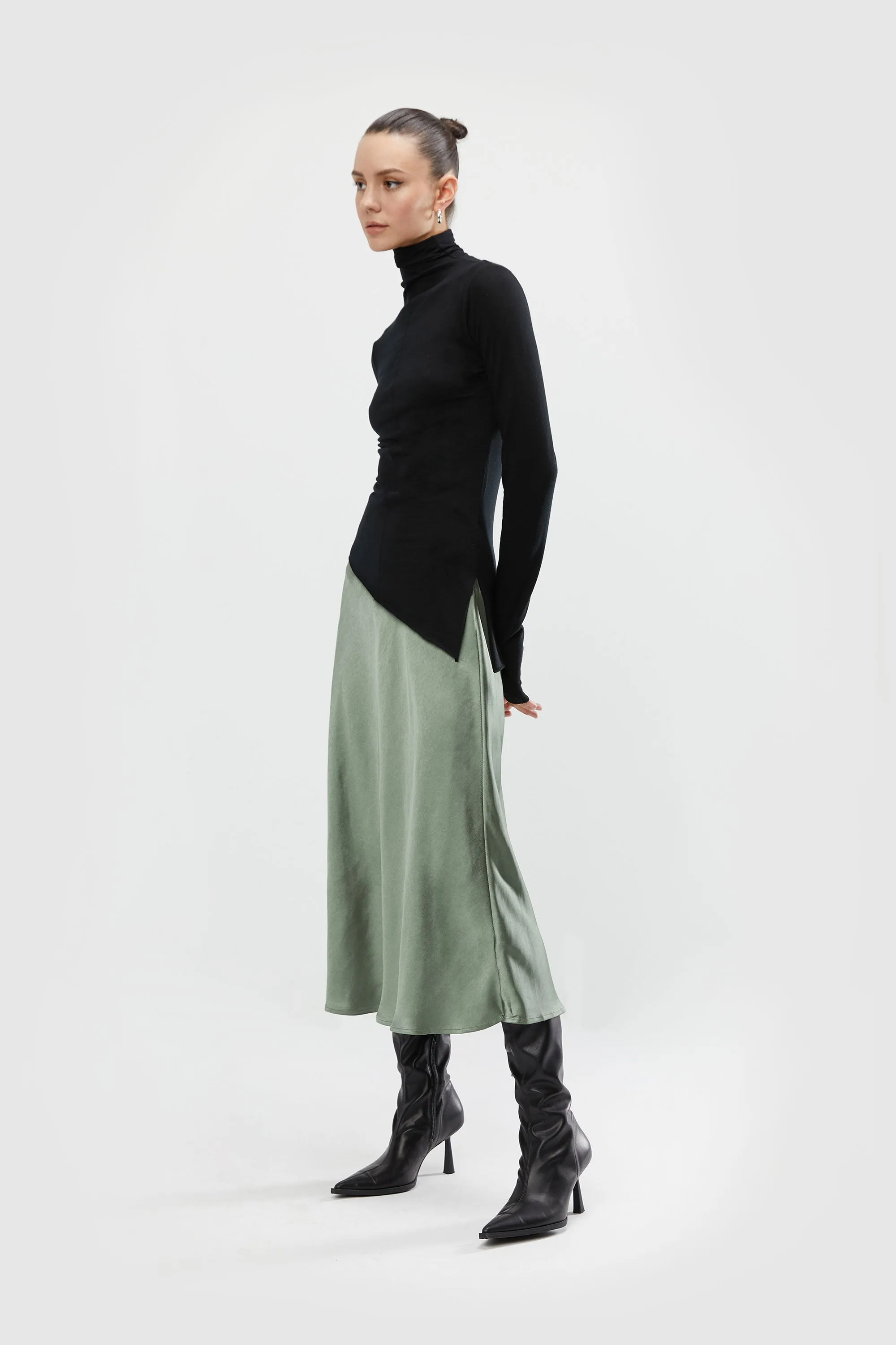 ASYMMETRICAL HEM TURTLENECK TOP