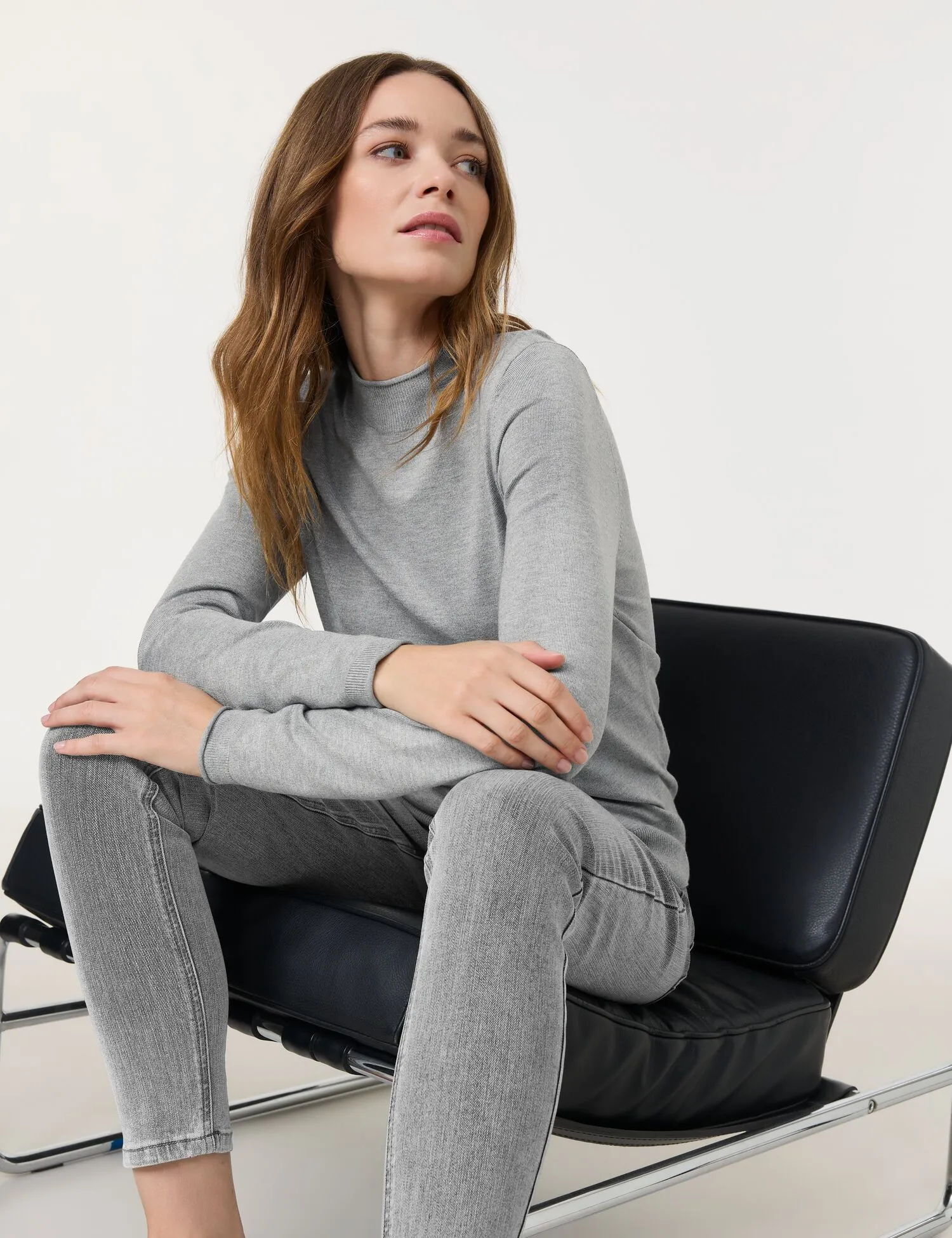 Basic fine knit jumper with a turtleneck