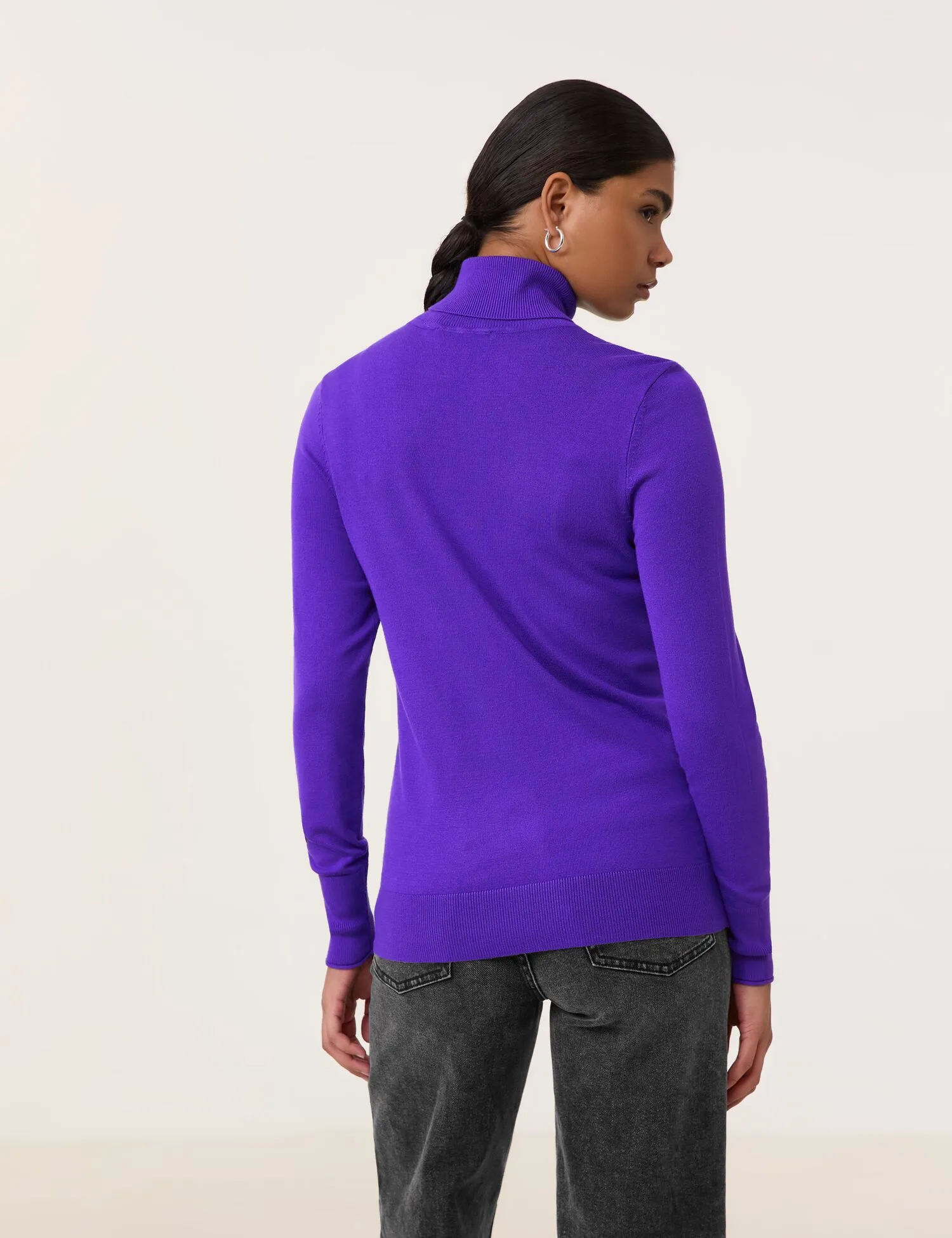 Basic jumper with a turtleneck