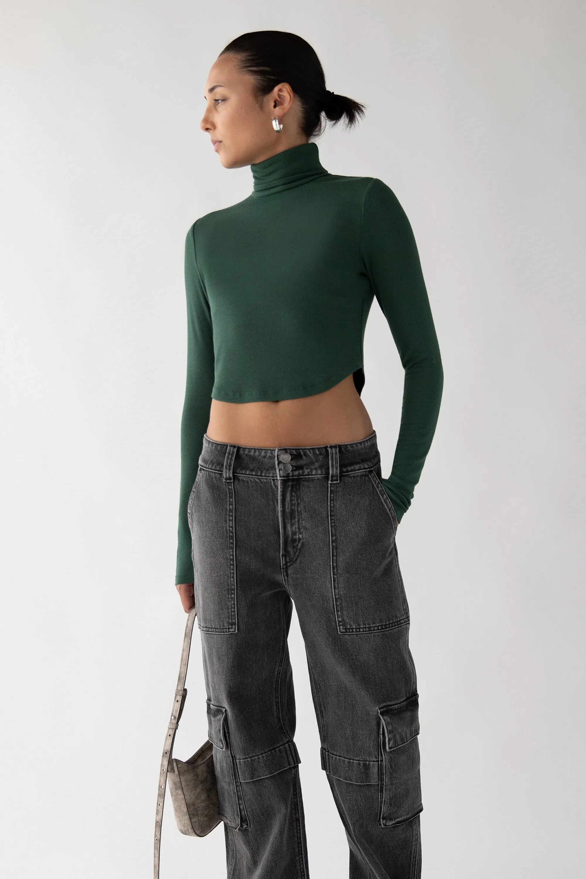 CROPPED TURTLENECK TOP