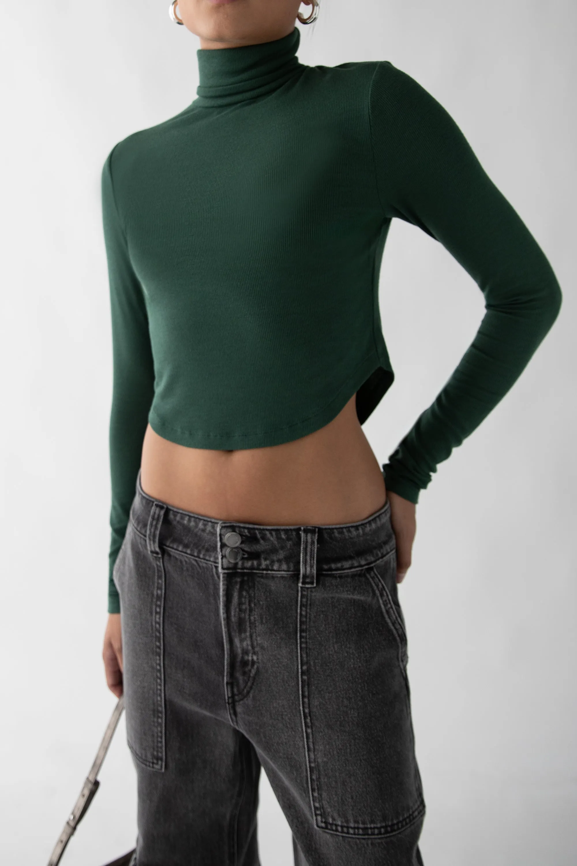 CROPPED TURTLENECK TOP