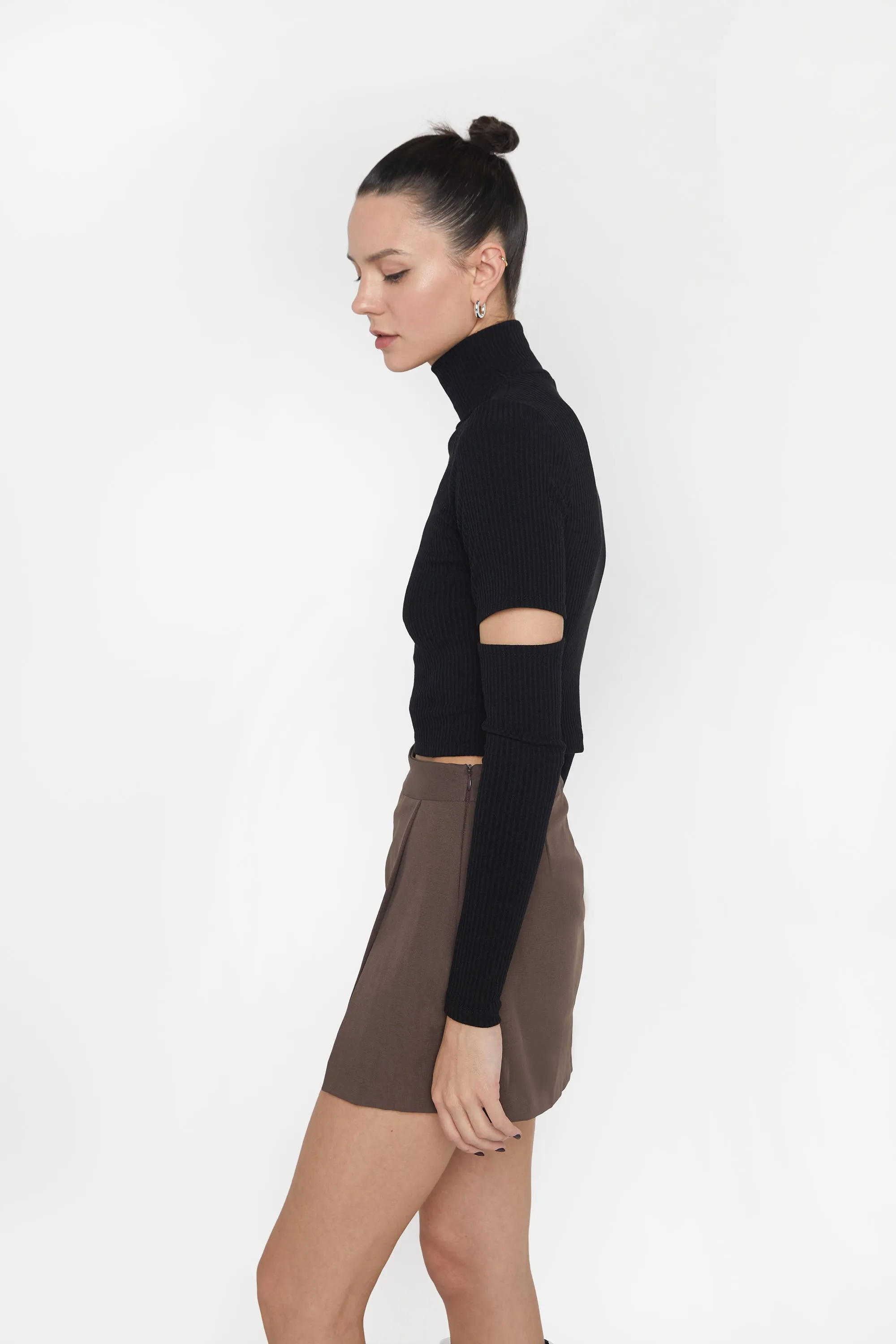 CUTOUT TURTLENECK TOP