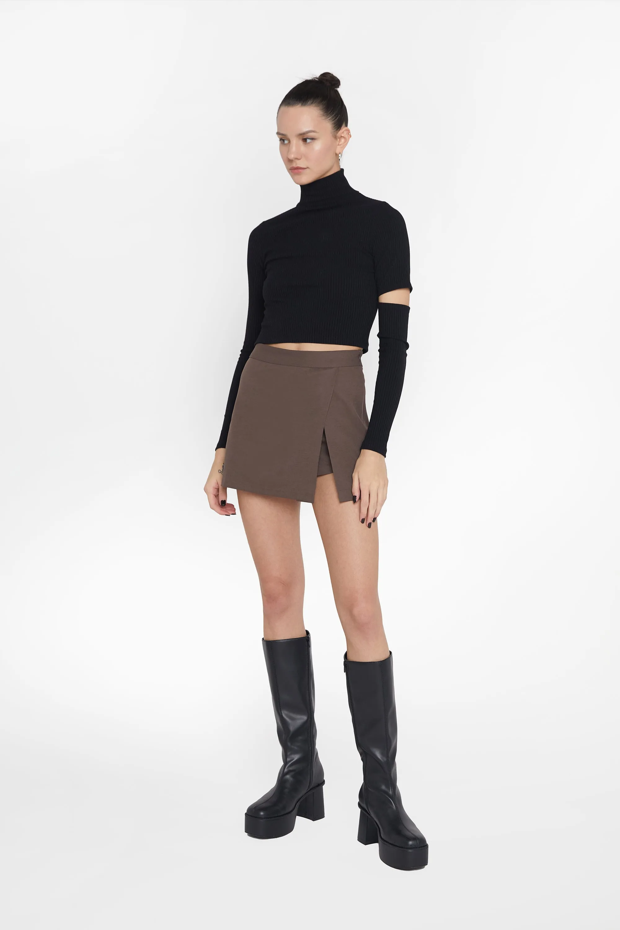 CUTOUT TURTLENECK TOP