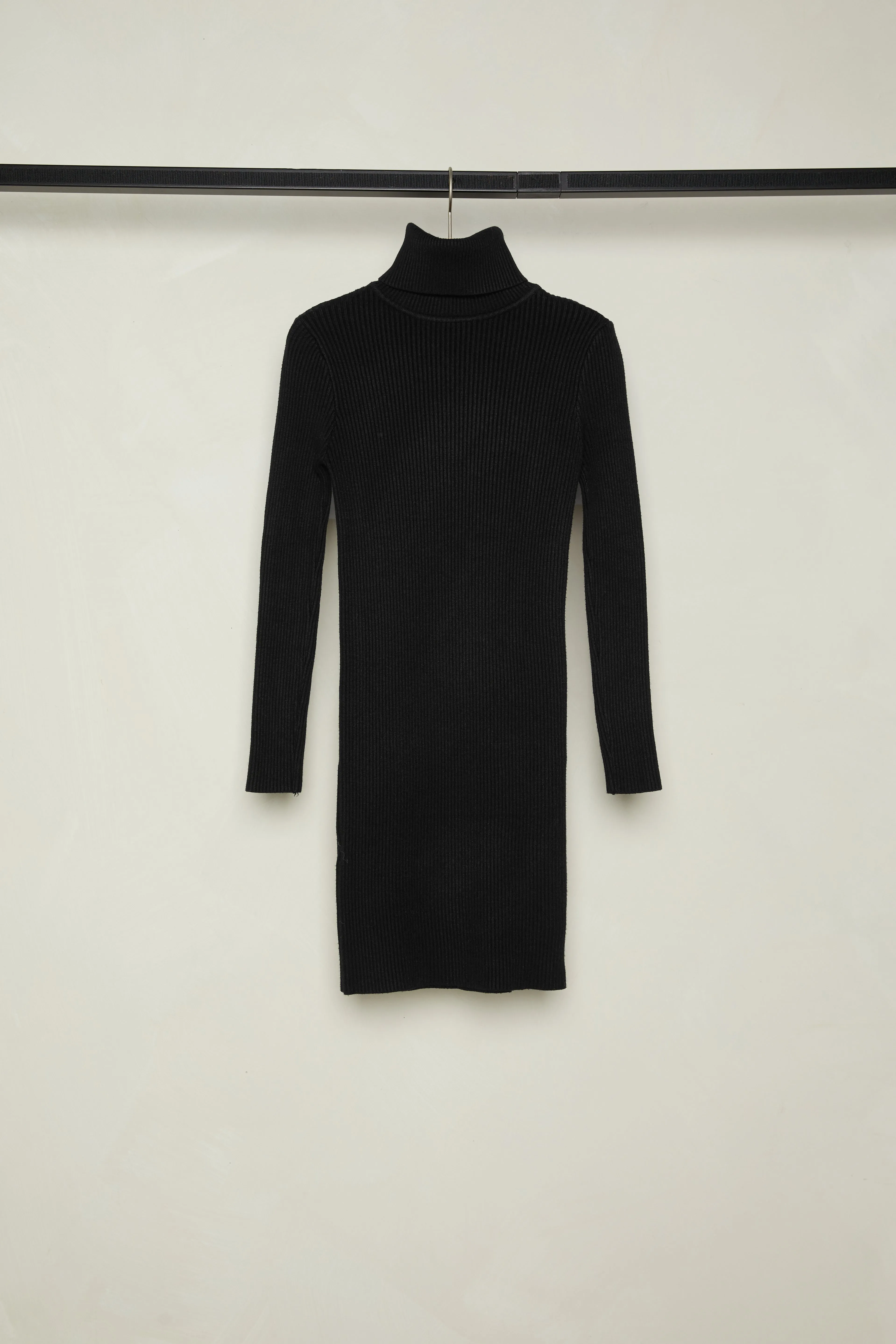 FITTED TURTLENECK DRESS