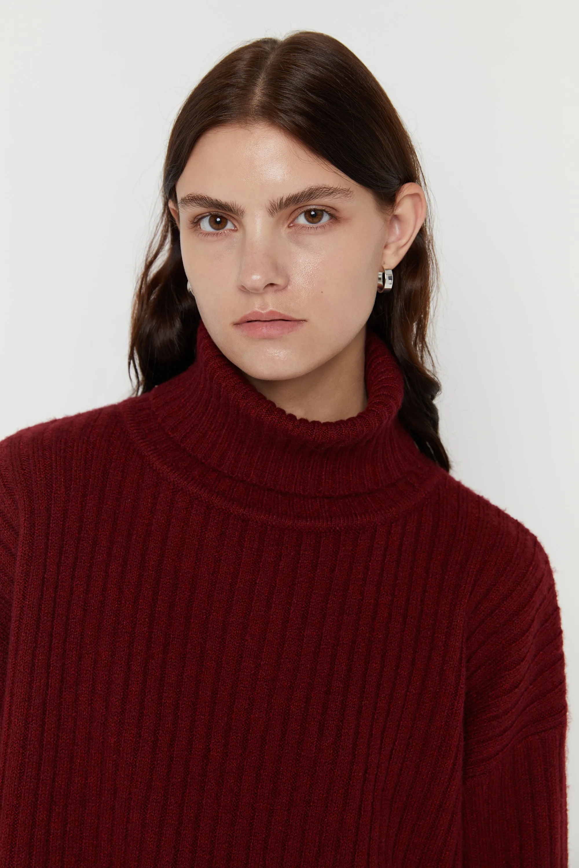 RIBBED CROPPED TURTLENECK