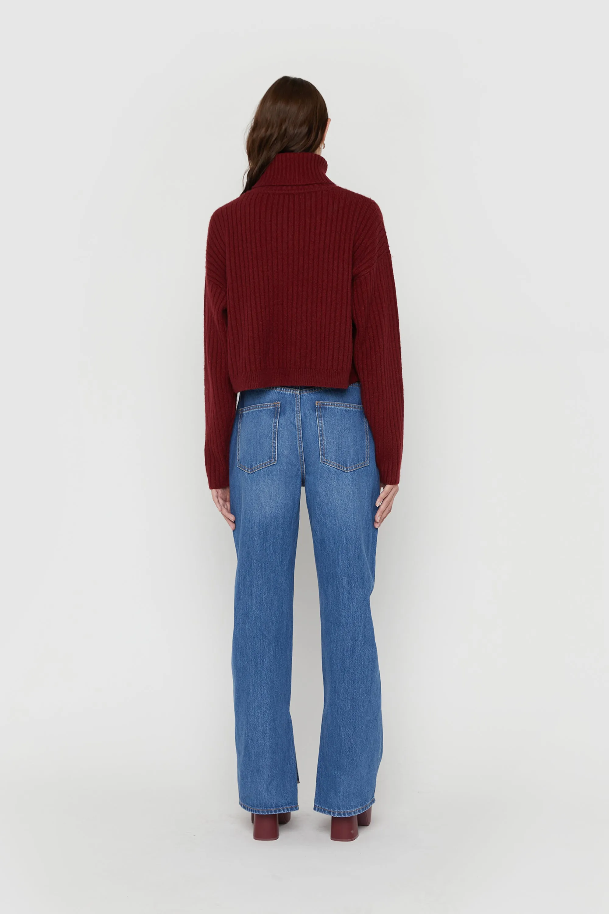 RIBBED CROPPED TURTLENECK