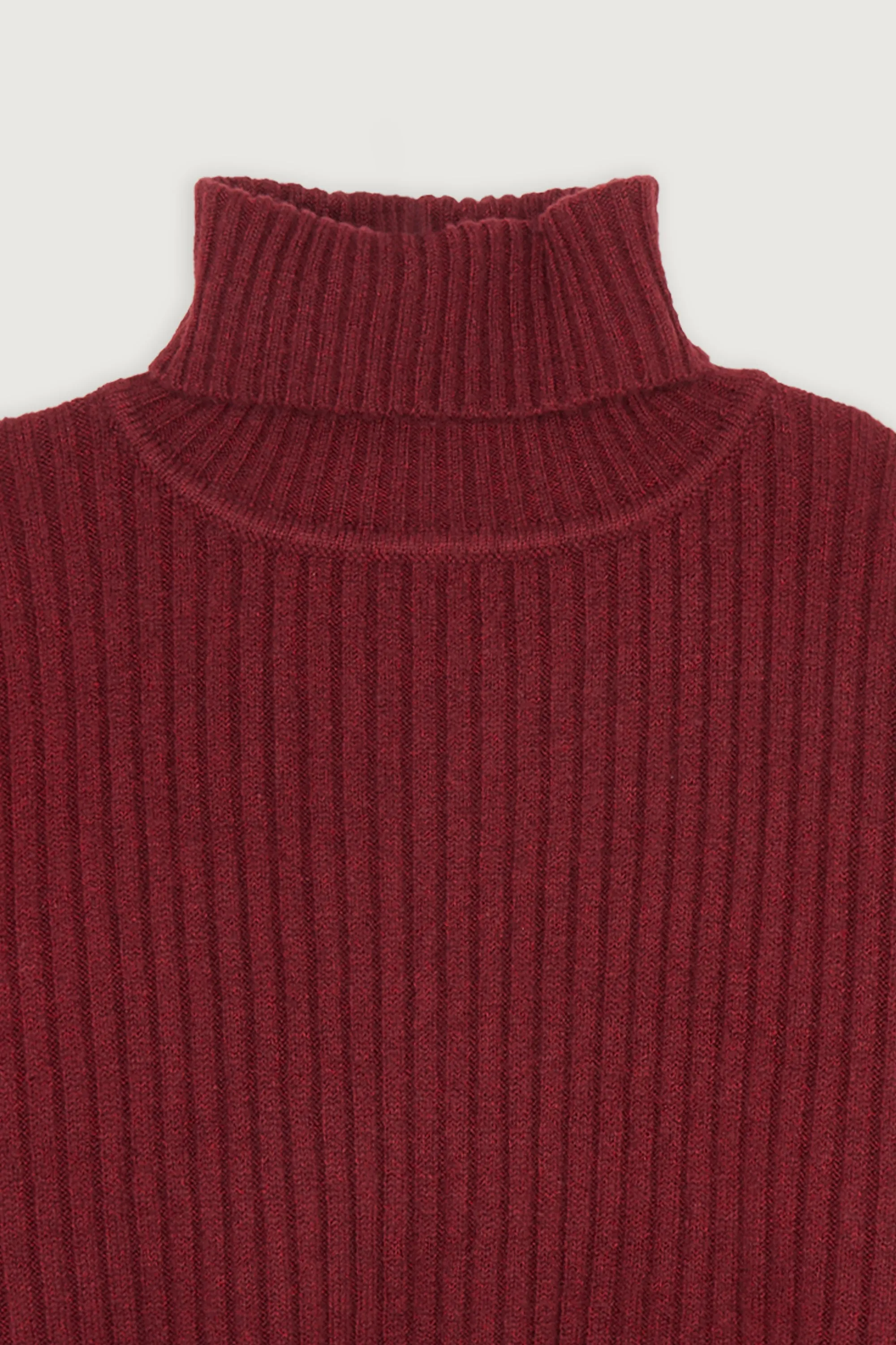 RIBBED CROPPED TURTLENECK