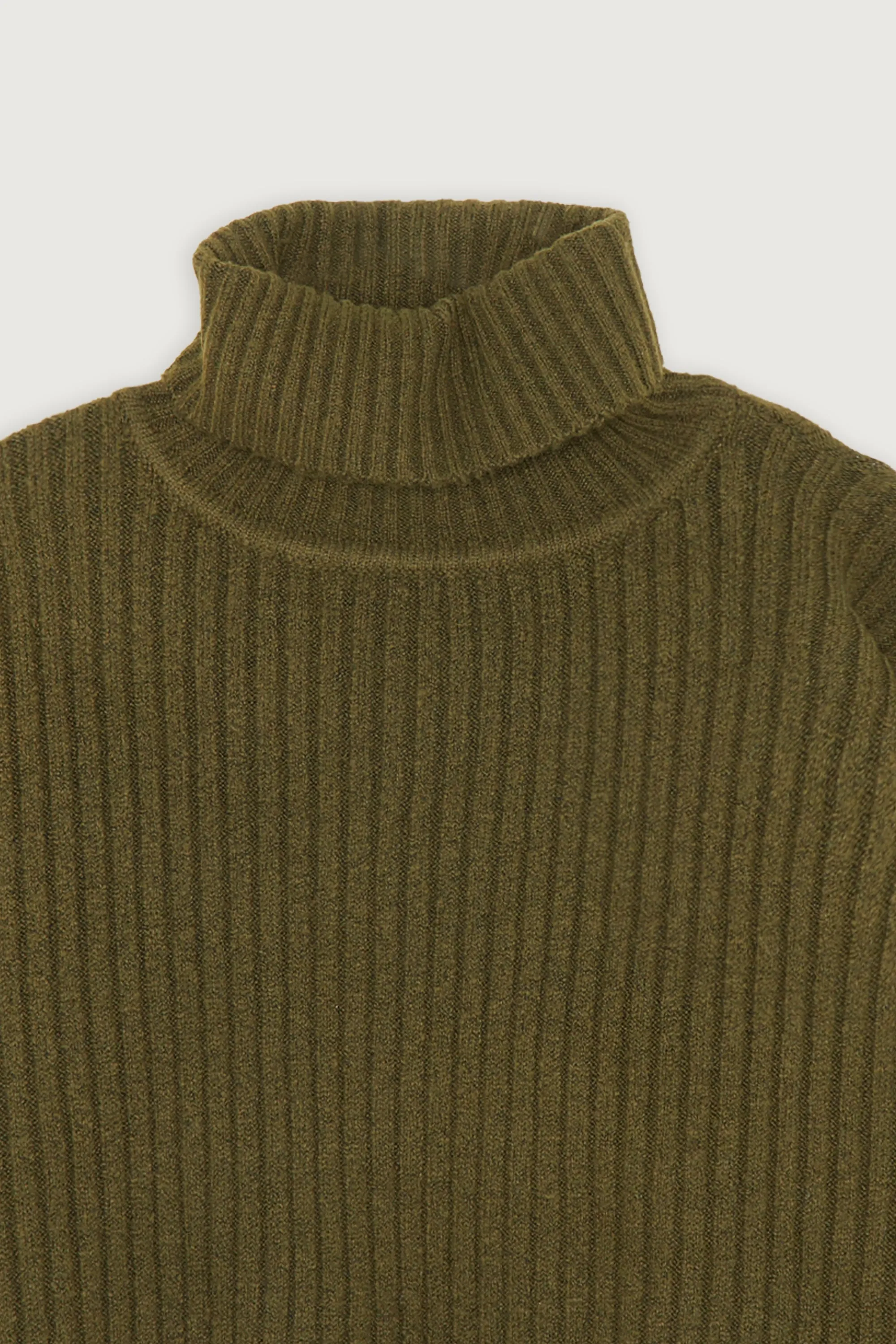 RIBBED CROPPED TURTLENECK