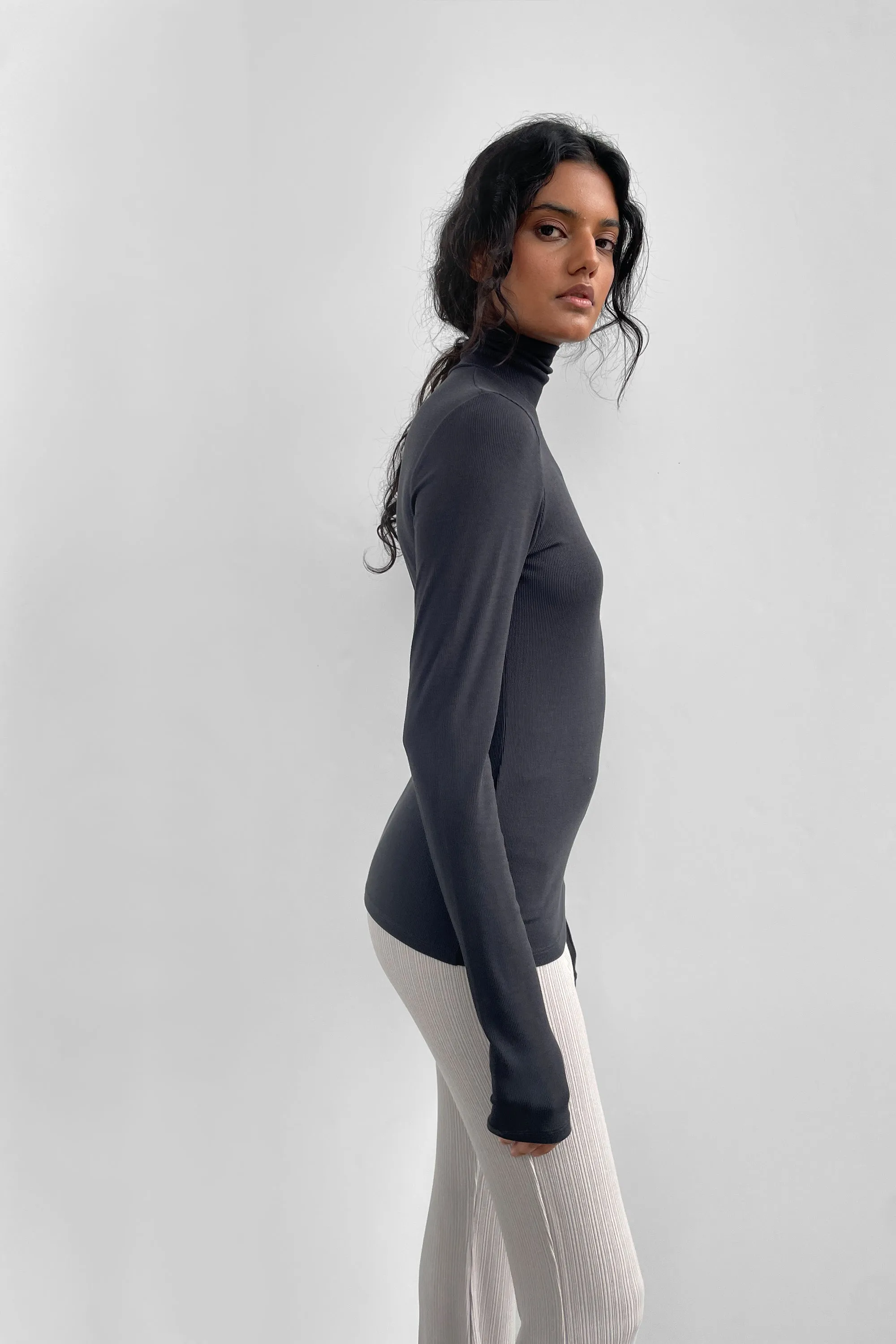 RIBBED TURTLENECK LONG SLEEVE