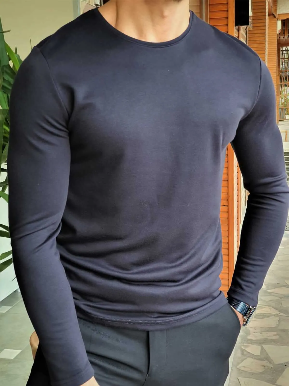 SLEEK NAVY BLUE WOOL TURTLENECK