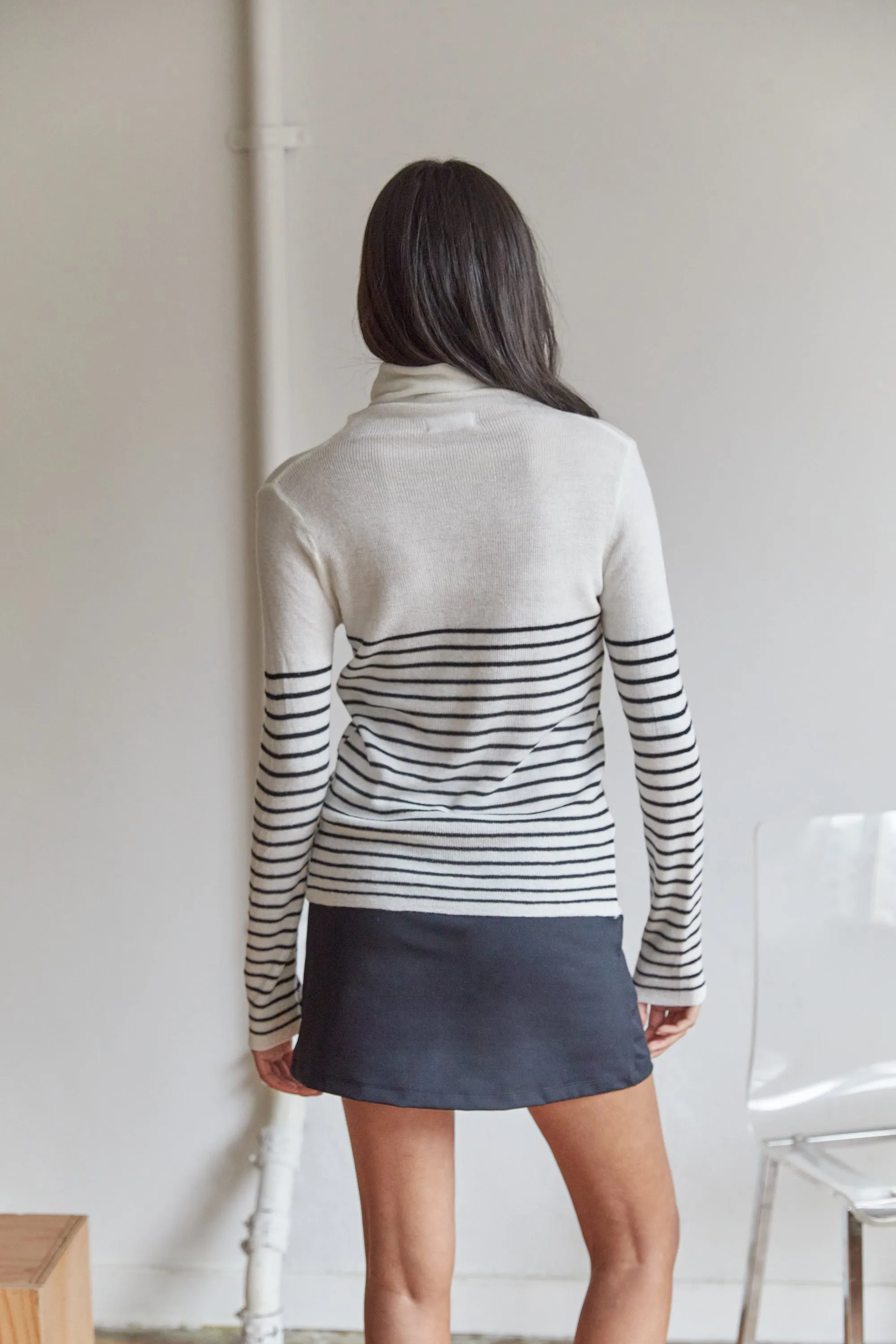 STRIPED TURTLENECK TOP