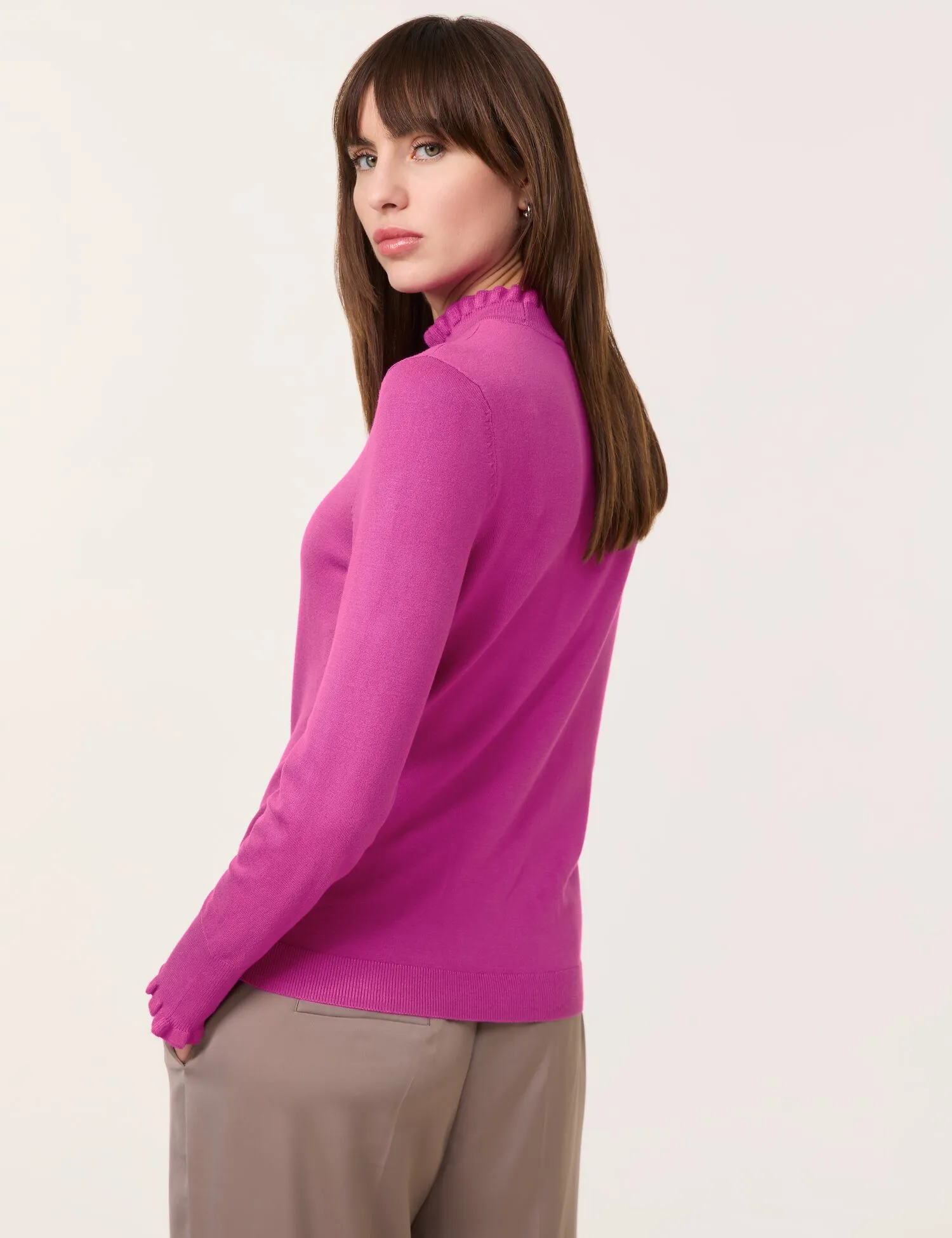 Turtleneck jumper with ruffled edges