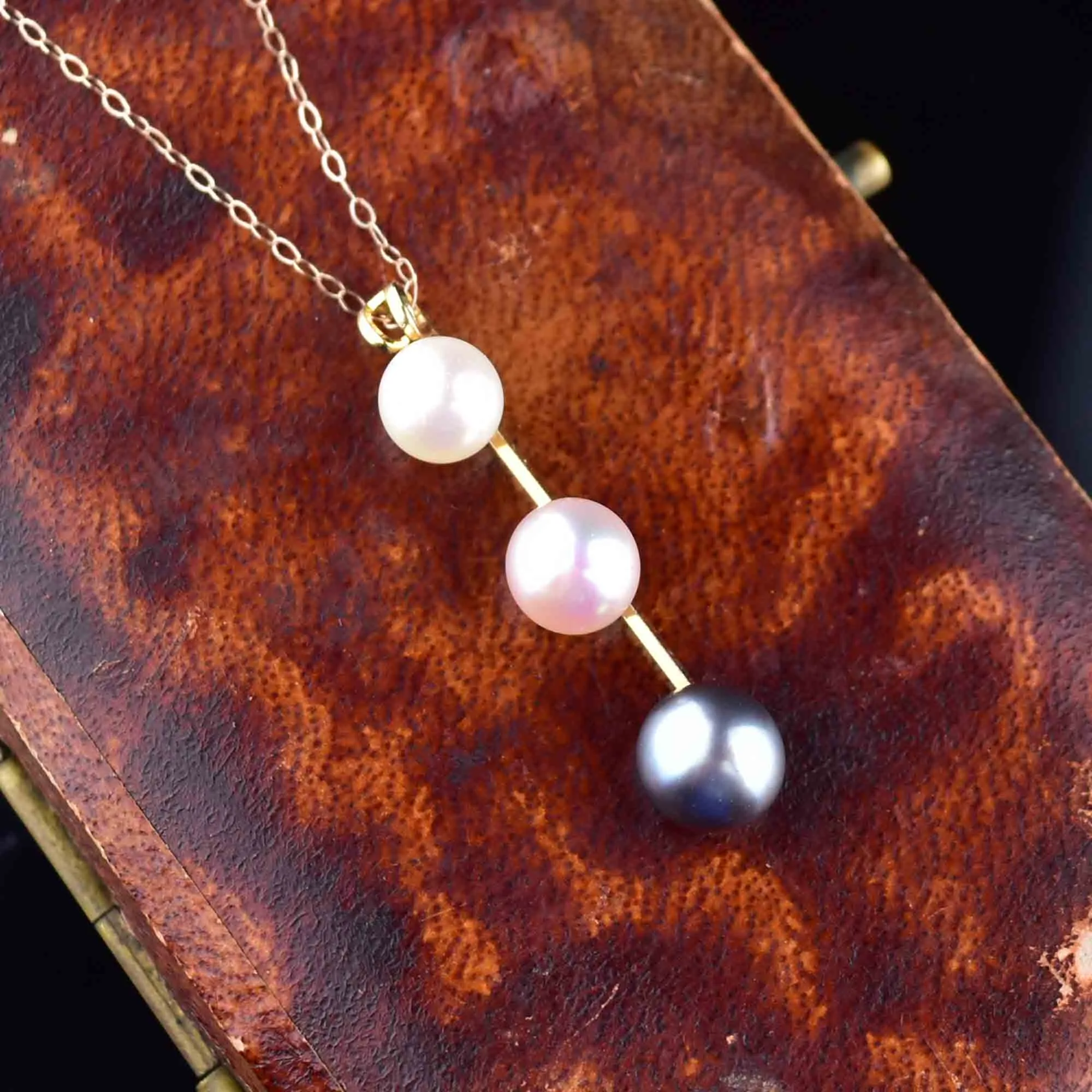 Vintage 10K Gold White Pink Black Pearl Bar Pendant Necklace